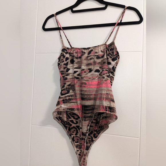 Workhall Bodysuit - Picture 2 of 2